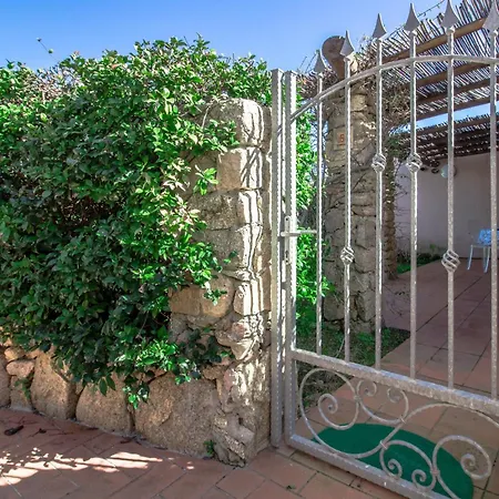 Guesthost - Il Poggio Nest With Garden And Parking Porto Cervo