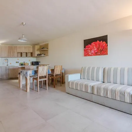 Guesthost - Il Poggio Nest With Garden And Parking Apartament